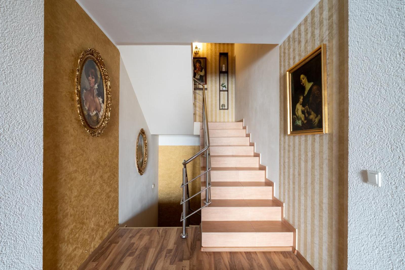 Farawayhomes Aparthotel Near Vienna Airport - Anytime Self Check-In Bruck an der Leitha Exterior photo
