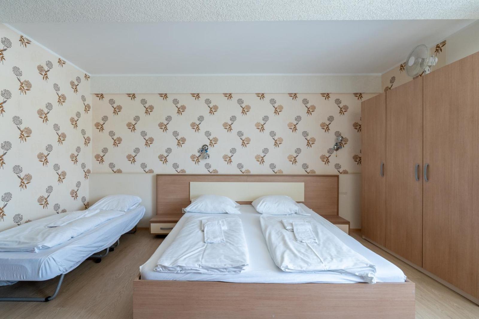 Farawayhomes Aparthotel Near Vienna Airport - Anytime Self Check-In Bruck an der Leitha Exterior photo